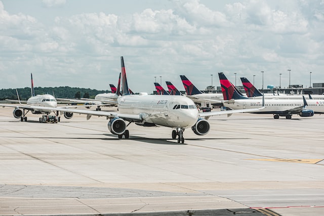 デルタ航空、高速機内WiFiを無料に。米国主要航空会社で初